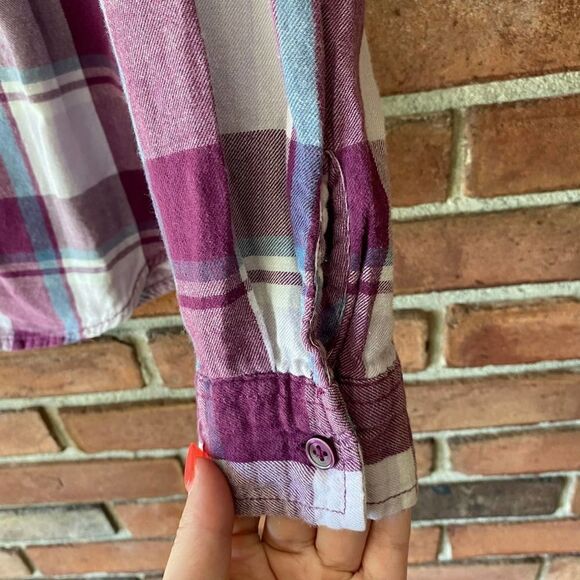 š
ŗBurgundyāPlaidĀ ButtonāUpāMedium - Picture 6 of 7